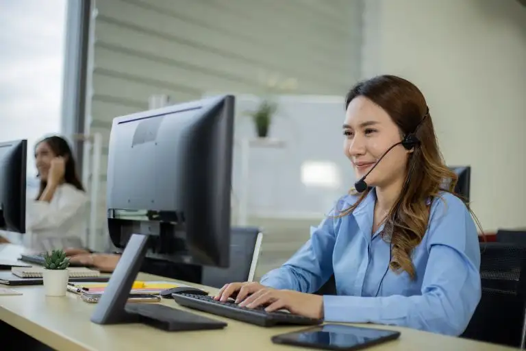 asian-telemarketing-agent-call-center-office-2-768x512